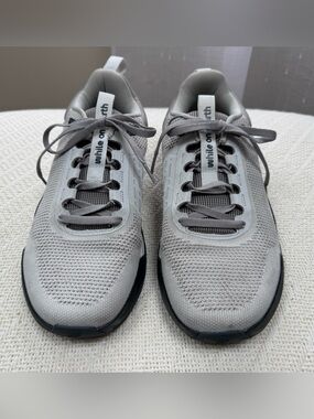 While On Earth Move Trainer/Gray Shadow Men’s Sz 7.5/W9 Light Gray Knit Sneaker